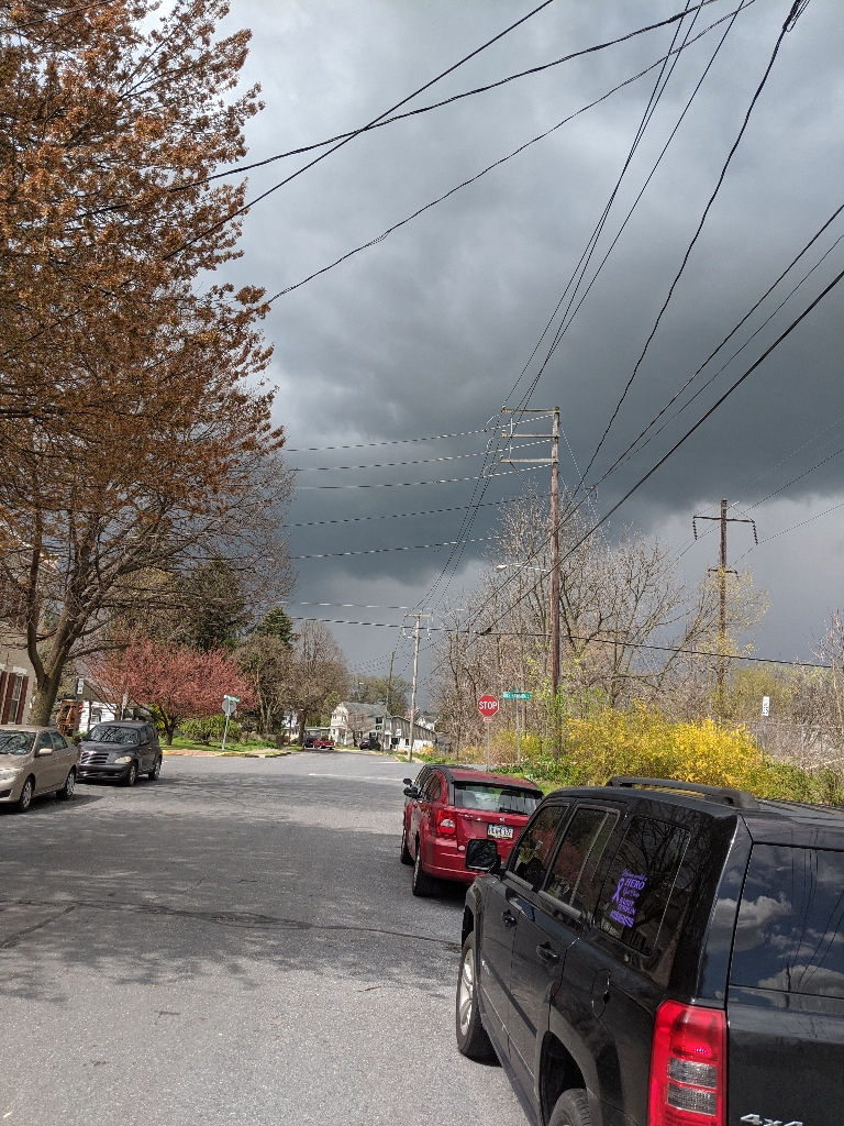 This picture shows an Impressive April Thunderstorm.