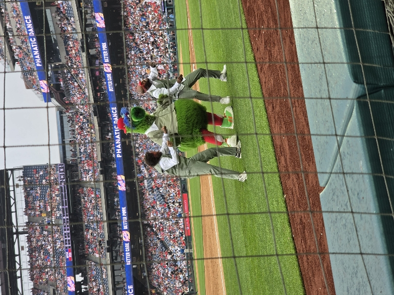 This is a picture showing Philly Phanatic.